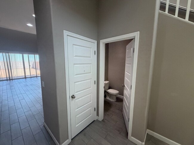 Building Photo - 40946 W Hillman Dr