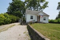 Building Photo - 1460 Greendale Rd