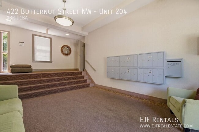 Building Photo - 422 Butternut St NW