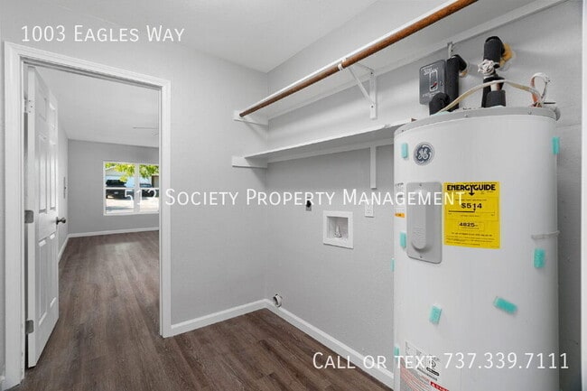 Building Photo - 1003 Eagles Way