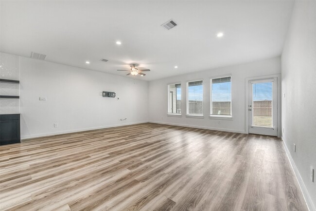 Building Photo - 3028 Crown Gate Dr