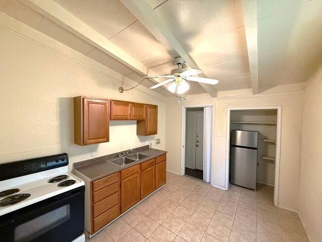 Building Photo - 2 Bed/ 1.5 Bath with a bonus area in Kille...
