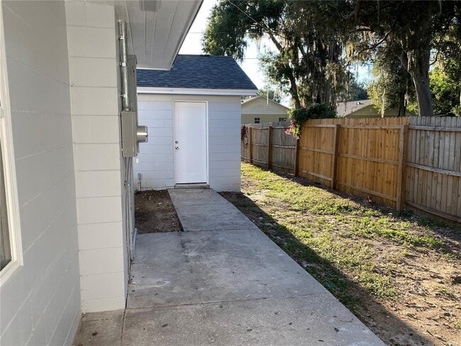 Building Photo - 38415 9th Ave