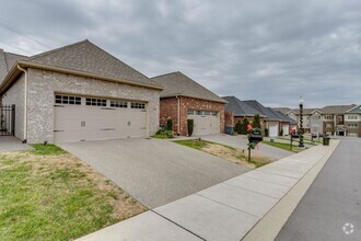 Building Photo - Spacious Living in Foxland Crossing