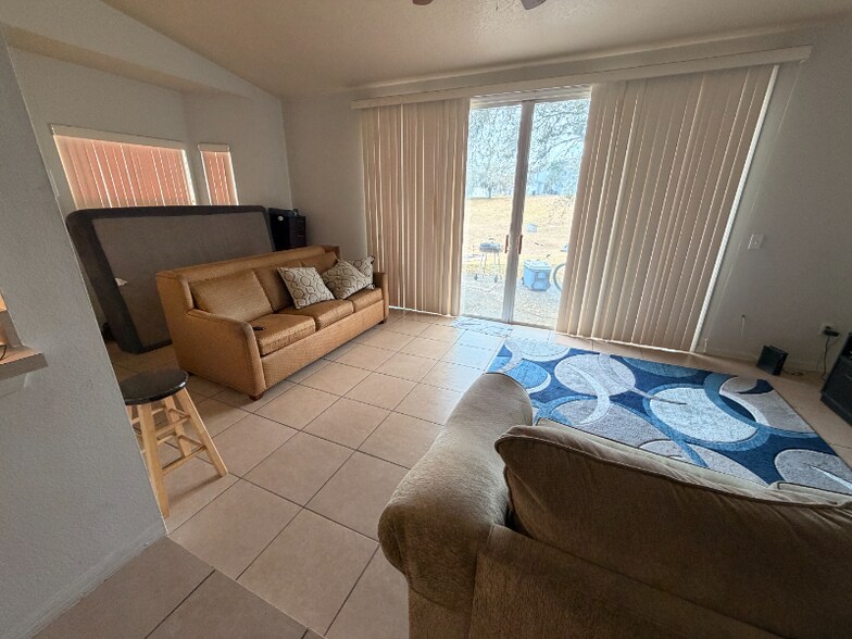 Building Photo - 332 Caribbean Dr