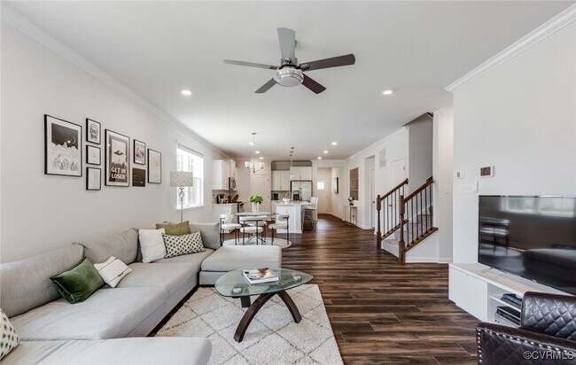 Building Photo - 5649 Rohan Pl