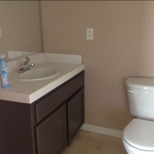 Building Photo - 558 Vermont Ave