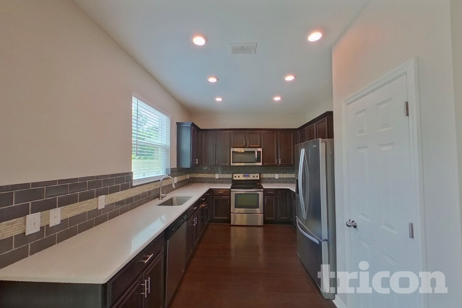 Building Photo - 10710 Southern Forest Dr