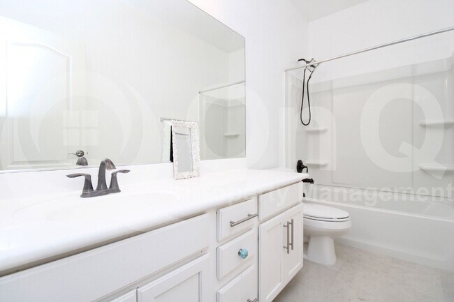 Building Photo - 2767 E Mews Rd