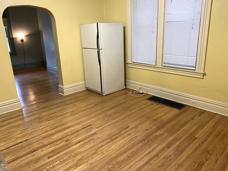 Building Photo - 719 Savannah Ave