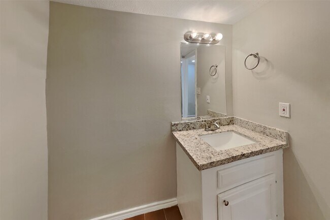 Building Photo - 4474 W Cypress Villas Dr
