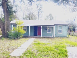 Building Photo - Beautiful 4-Bedroom House