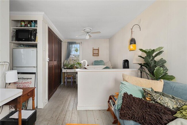 Building Photo - 73 Thames St