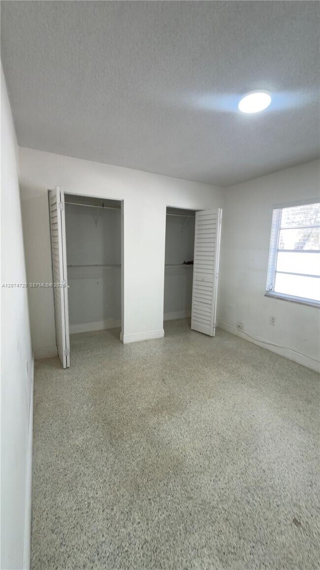 Building Photo - 755 SW 6th St