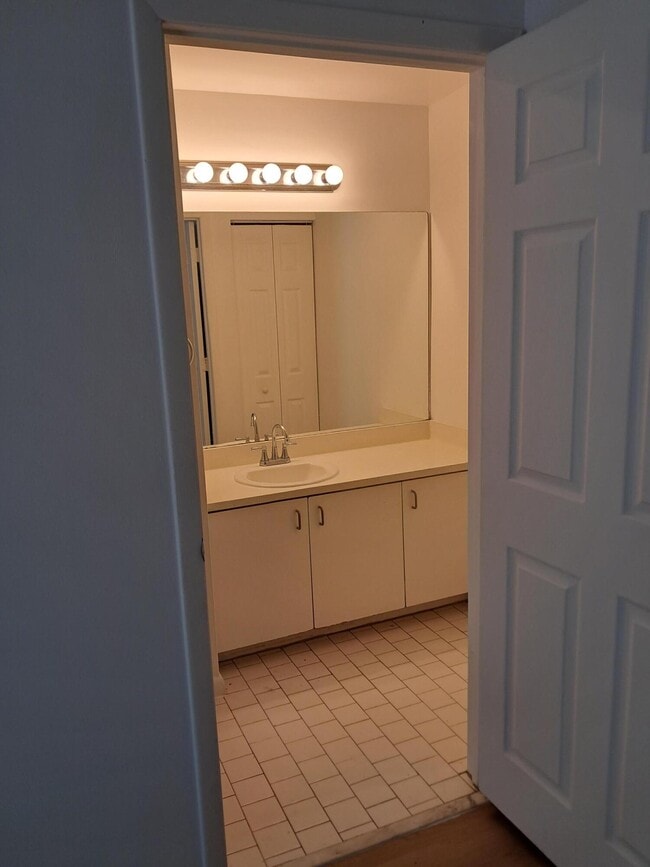 Building Photo - 1465 Hawthorne Pl