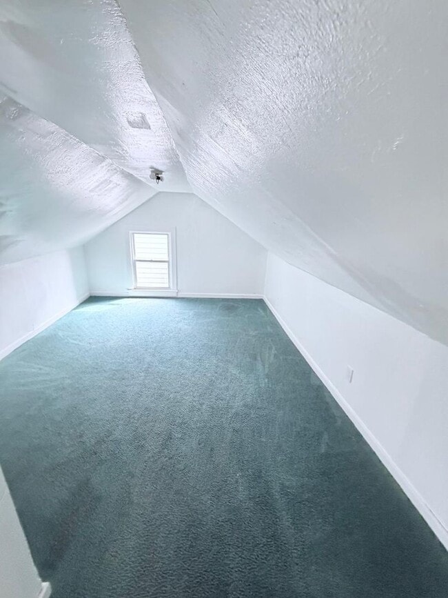 Building Photo - Spacious 4-Bedroom Single-Family Home with 2-Car Garage in Cleveland Heights