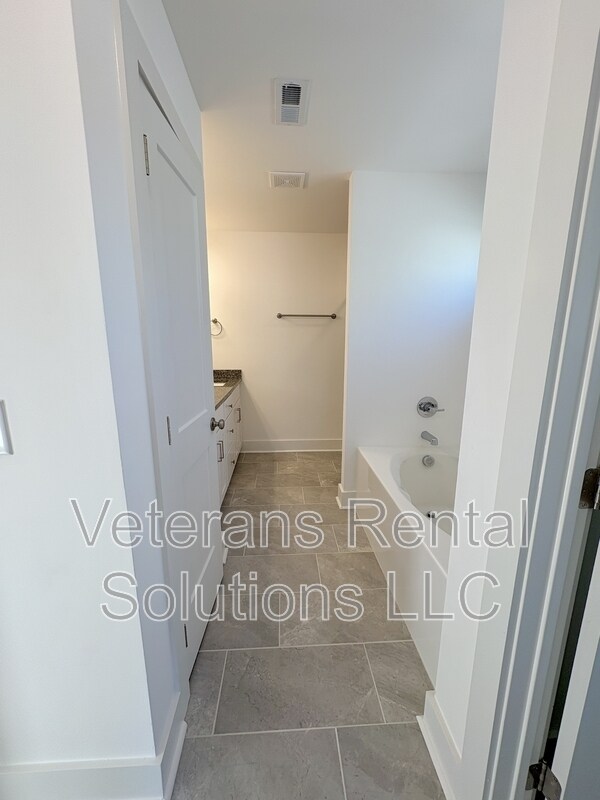 Building Photo - 131 Bourbon St