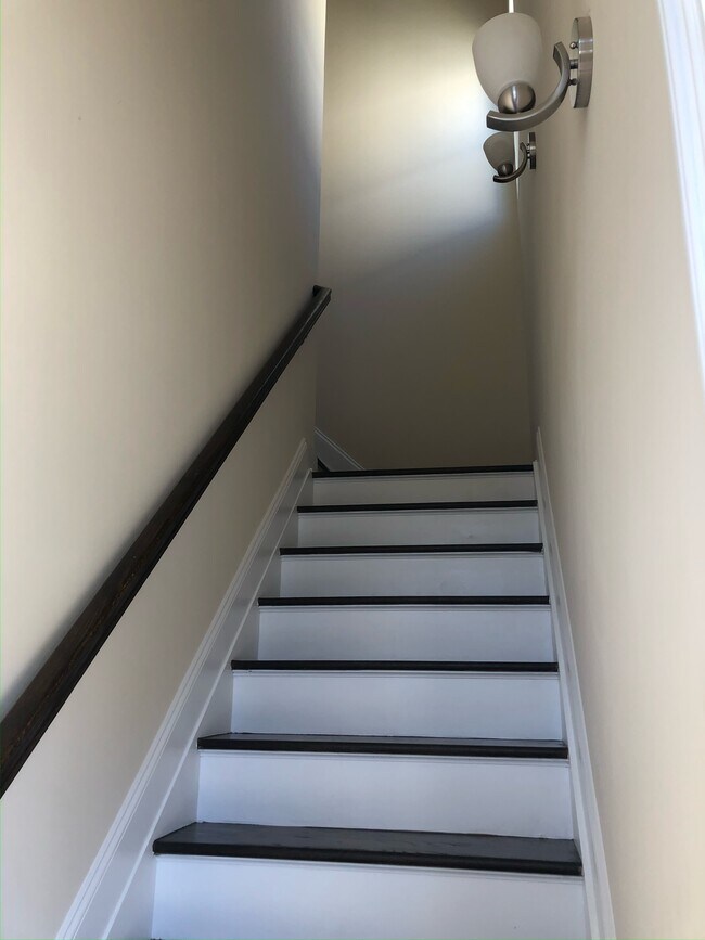 Building Photo - 102 Berkshire Ln