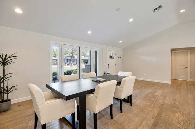 Building Photo - Beautifully furnished Arcadia Lite Rental Home!