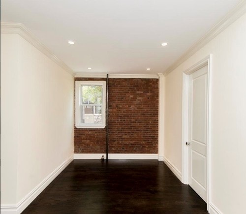 Building Photo - 354 E 13th St