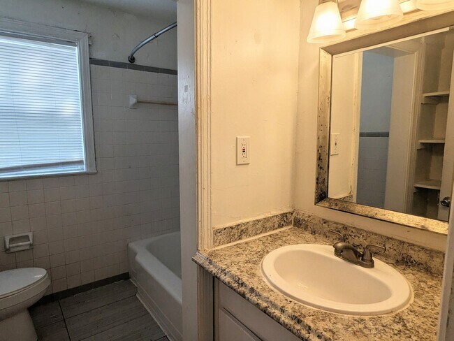 Building Photo - 121 Rue Max St