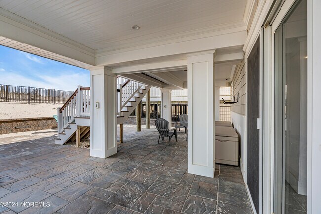 Building Photo - 3574 Ocean Terrace