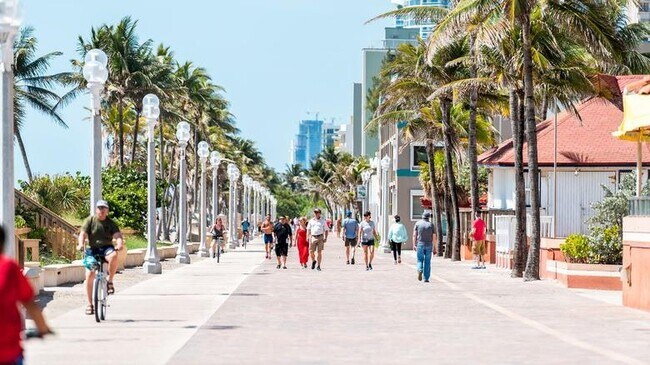 Building Photo - 1049 Van Buren St