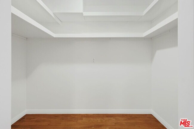 Building Photo - 1411 Cloverfield Blvd