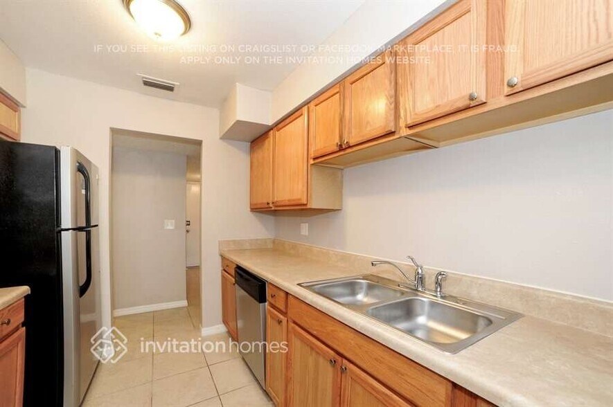 Building Photo - 2324 Fulton Way SW