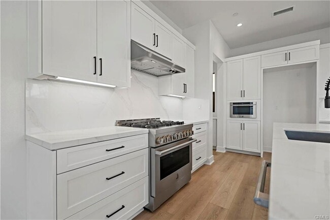 Building Photo - 123 AWNING