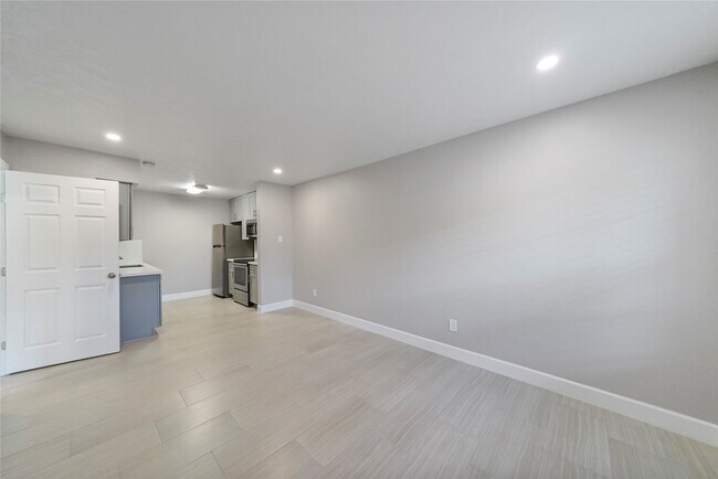 Building Photo - 845 Augusta Dr