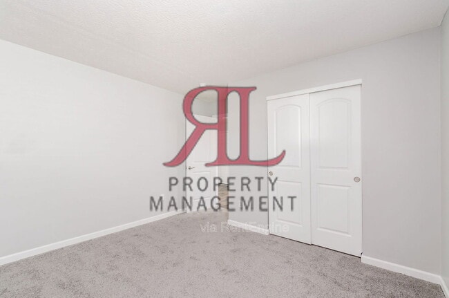 Building Photo - 5622 Branchville Dr