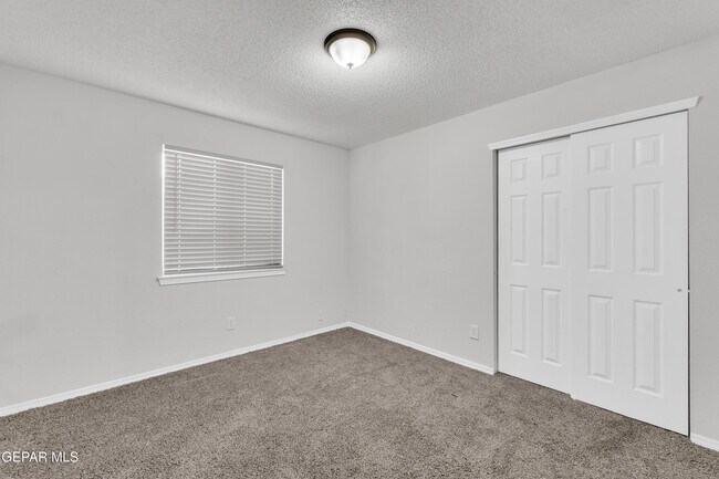 Building Photo - 10400 Valle Koki Dr