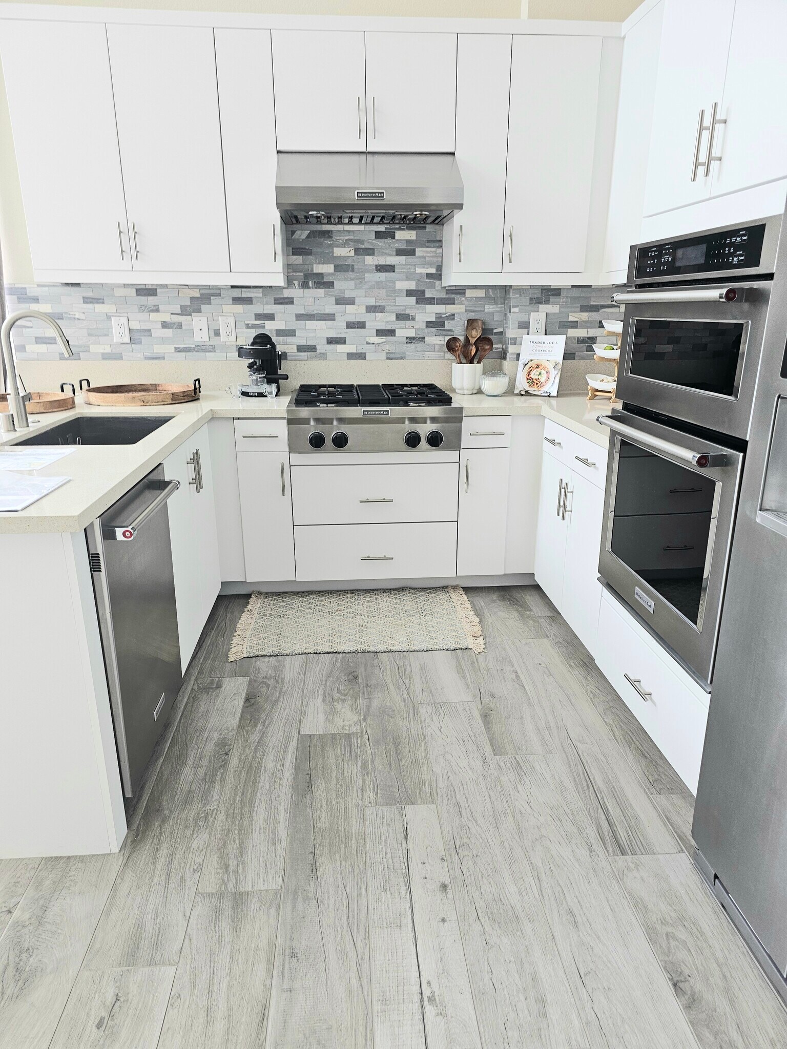 Kitchen - 8536 Aspect Dr