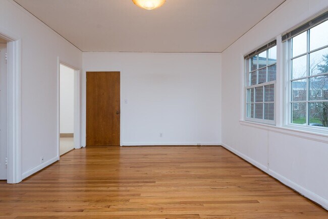 Building Photo - 5440 NE Sandycrest Terrace