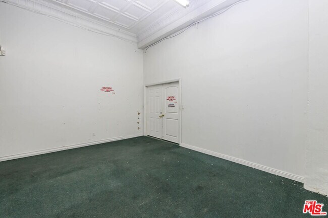 Building Photo - 4015 W Olympic Blvd