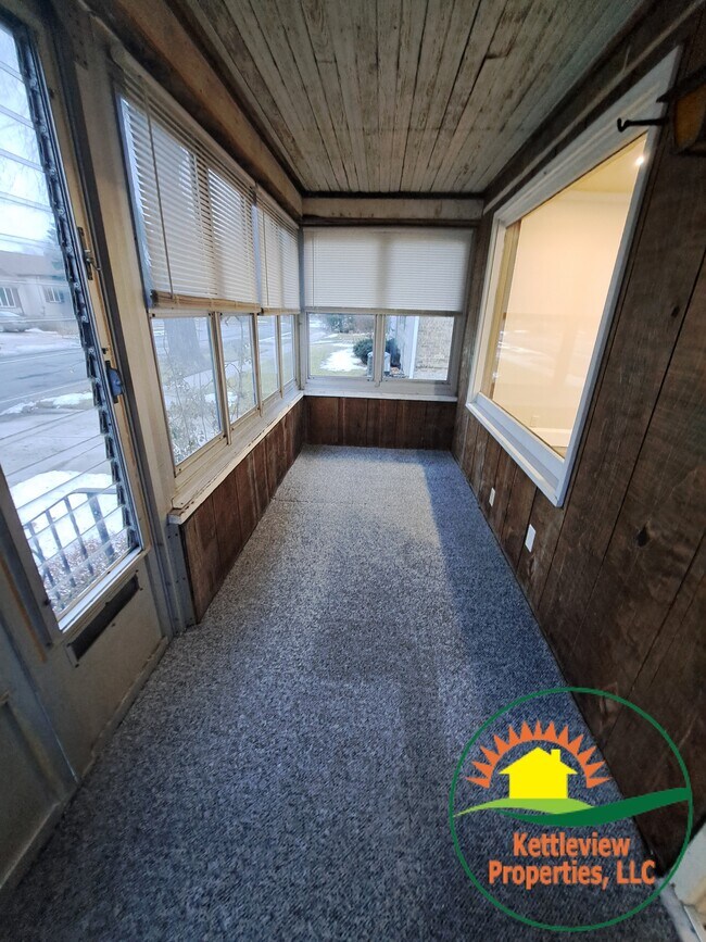 3 Seasons Room - 728 N 12th St