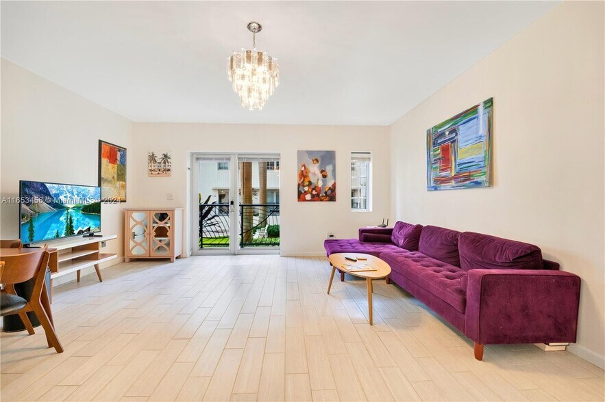 Spacious Living Area - 435 21st St