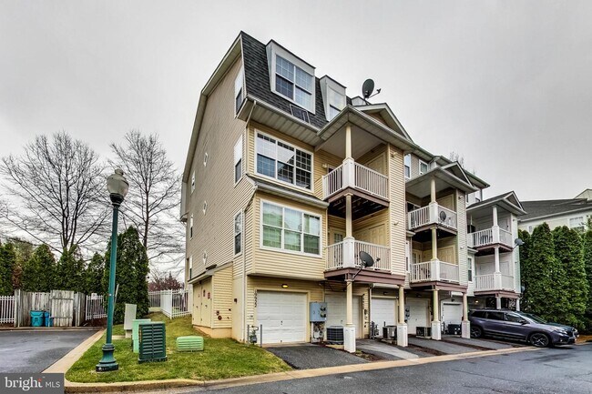 Building Photo - 19922 Crystal Rock Dr