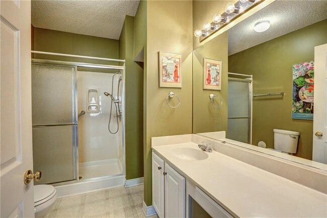 Building Photo - 4620 Twin Hickory Lake Dr