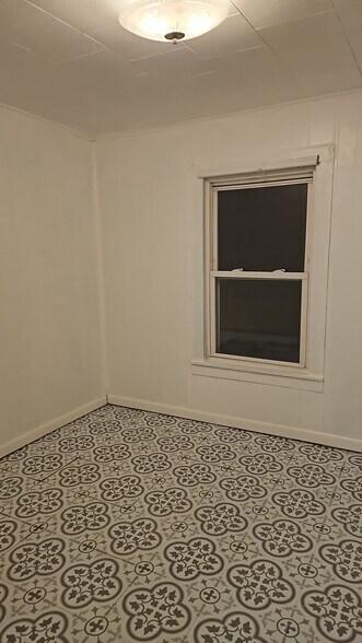 Building Photo - 23 Rutherford St