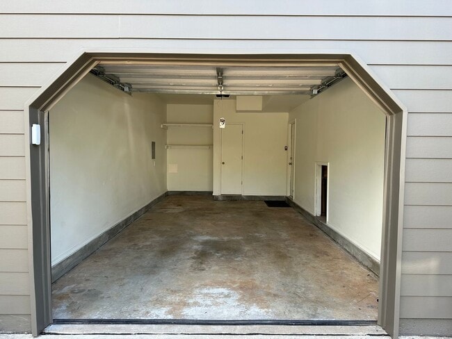 Building Photo - Just Renovated 1,300 SQ' Duplex Across from Woodward Park