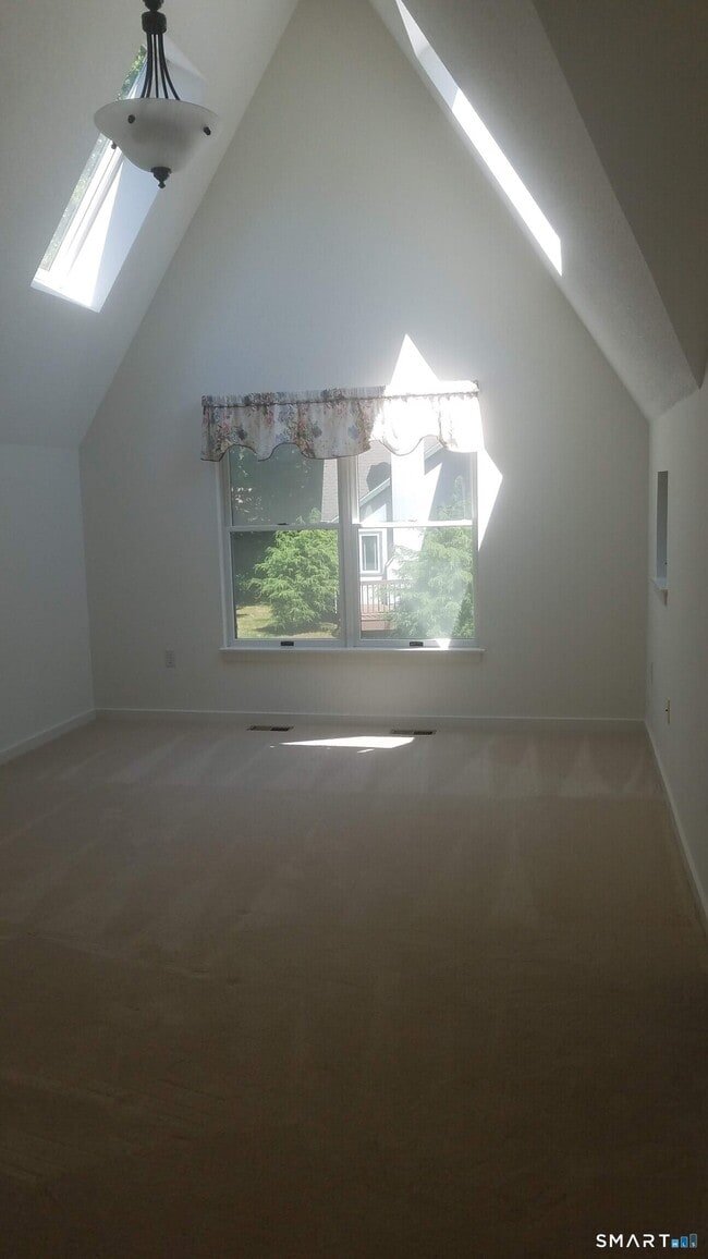 Building Photo - 6 Timberline Dr