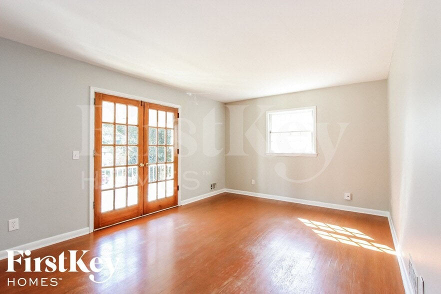 Building Photo - 2739 Sherlock Dr