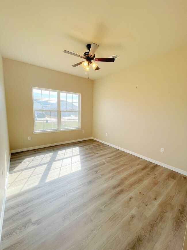 Building Photo - 433 Venus Rd