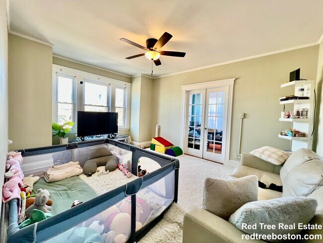 Building Photo - 8 Perkins St