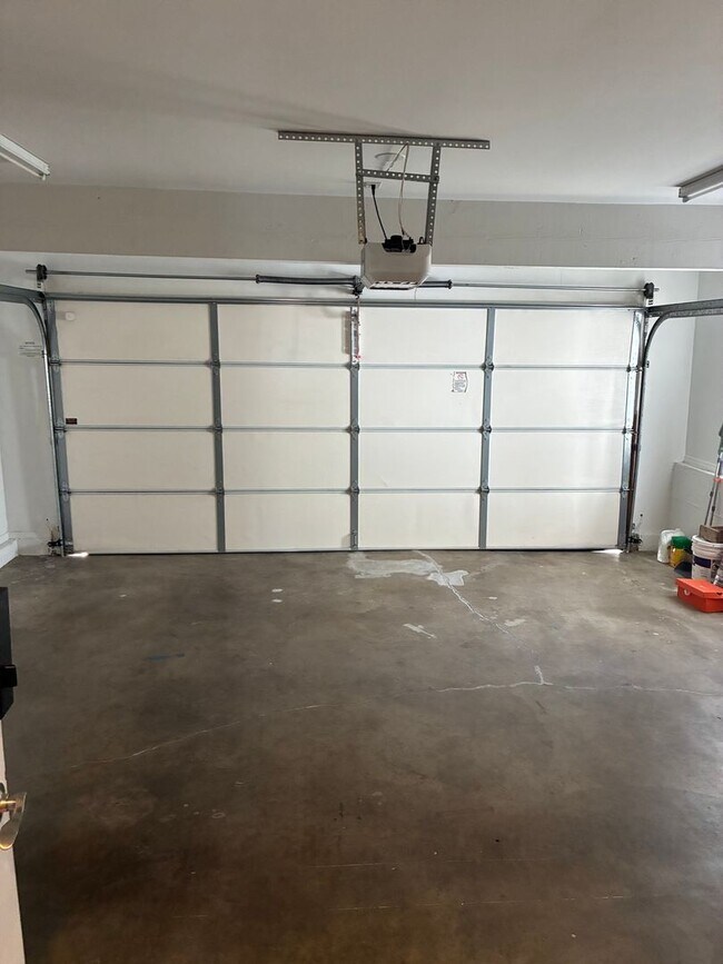 Building Photo - BEAUTIFUL 3 BED 2.5 BATHROOM!!!