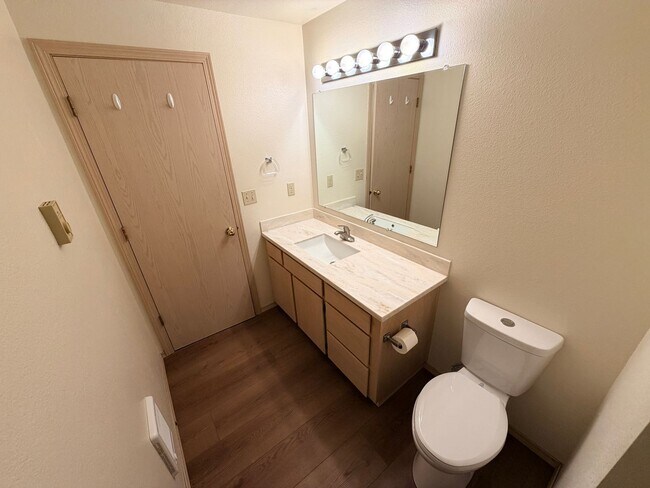 Building Photo - r286