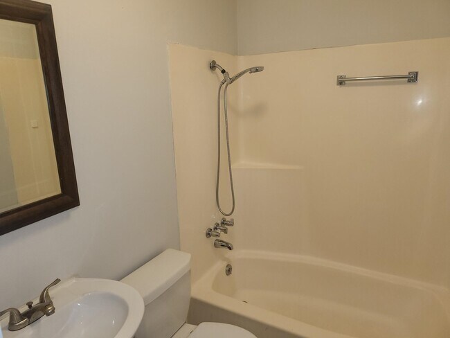 Building Photo - 1540 Pine View Dr