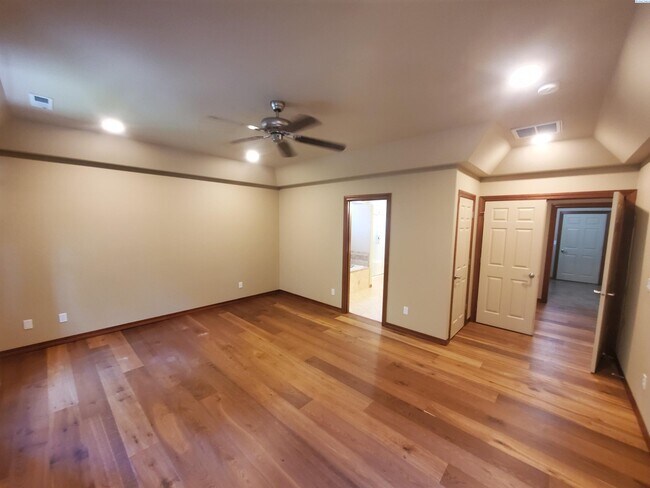 Building Photo - South Kennewick Rambler for rent